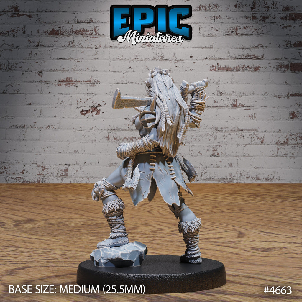 Orc Lady Adventurer Option #4663 back DND miniature Beast Hunt 16k resin