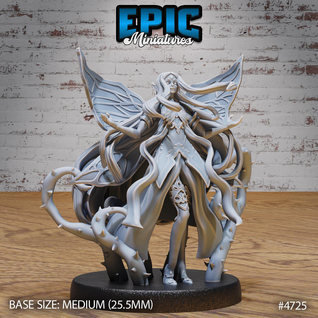 Female Fey Adventurer Option #4725 front DND miniature Old Fables 16k resin