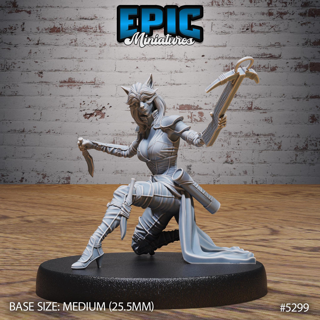 Cat Burglar Rogue Option #5299 front DND miniature Adventurers Guild 16k resin