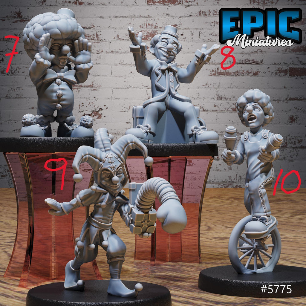 Clown Option #5775 front DND miniature Grand Carnival 16k resin