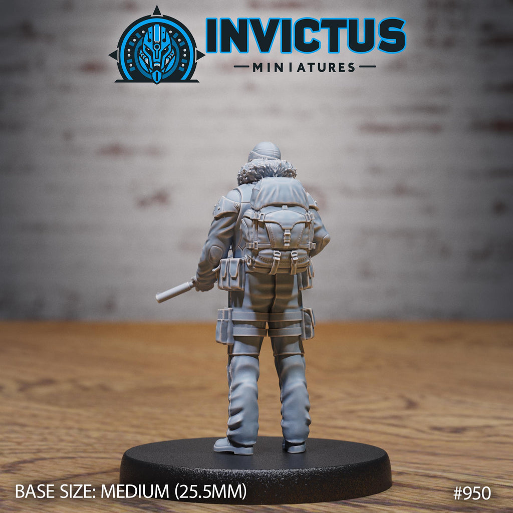 Crimson Squad Traveler Option #950 back DND miniature Crimson Front 16k resin