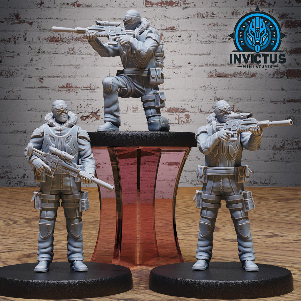 Crimson Squad Traveler Set of 3 DND miniatures group photo Crimson Front
