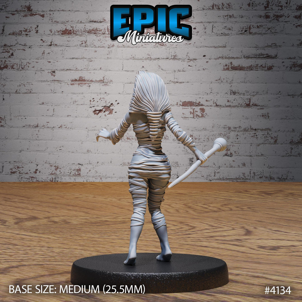 Cleopatra Mummy Option #4134 back DND miniature Bone Dry Desert 16k resin