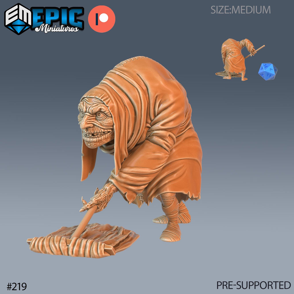 Hunchback Option #219 front DND miniature Castle of Terror 16k resin