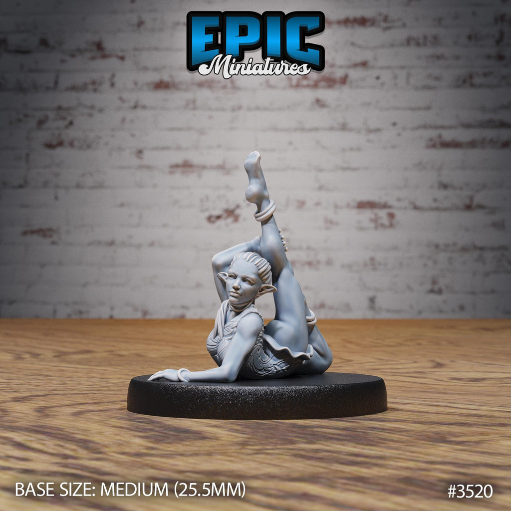 Acrobat Elf Option #3520 front DND miniature Nightsky Carnival 16k resin