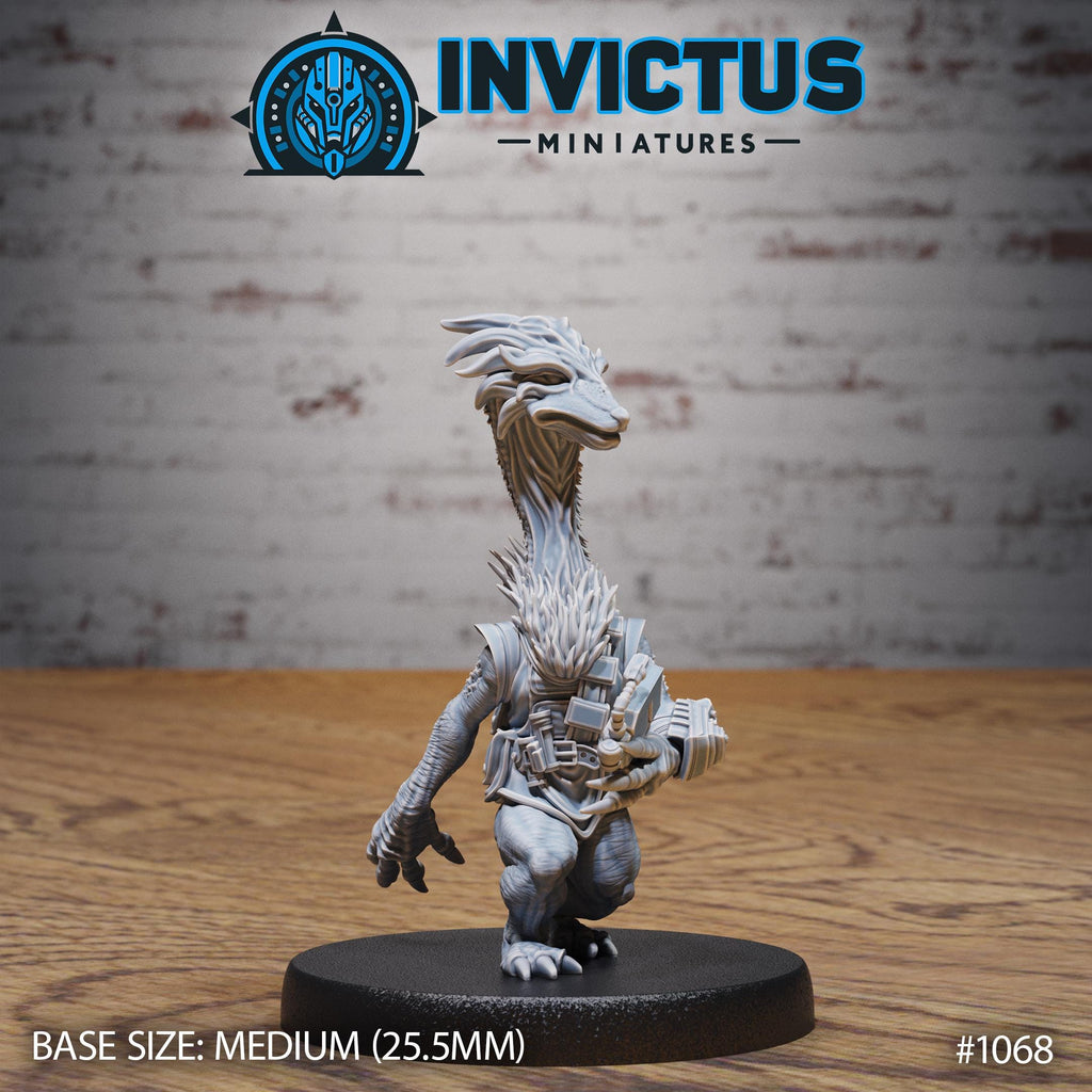 Longer Alien Army of 3 Option #1068 front DND miniature Forgotten Frontier 16k resin