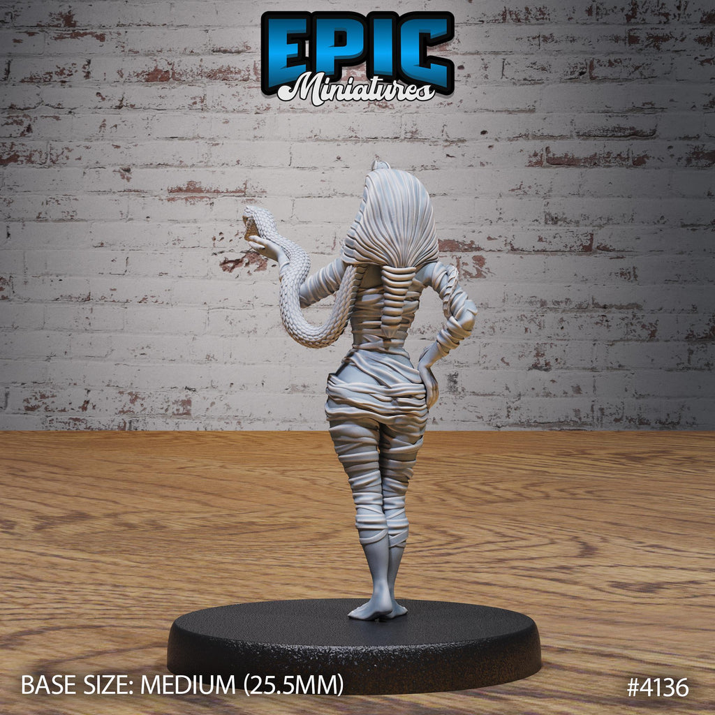 Cleopatra Mummy Option #4136 back DND miniature Bone Dry Desert 16k resin