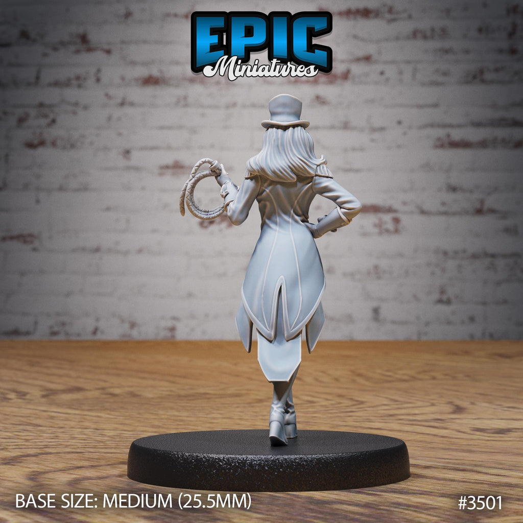 Show Director Female Set 3 Option #3501 back DND miniature Nightsky Carnival 16k resin