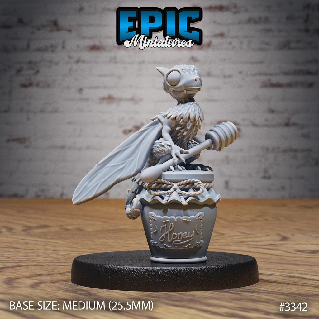 Beegon Wyrmling Option #3342 front DND miniature Insectoid Jungle 16k resin
