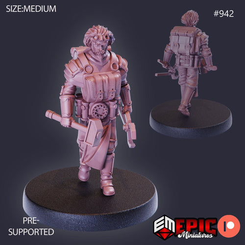 Artificer Baldrick Option #942 front DND miniature Gear Town 16k resin