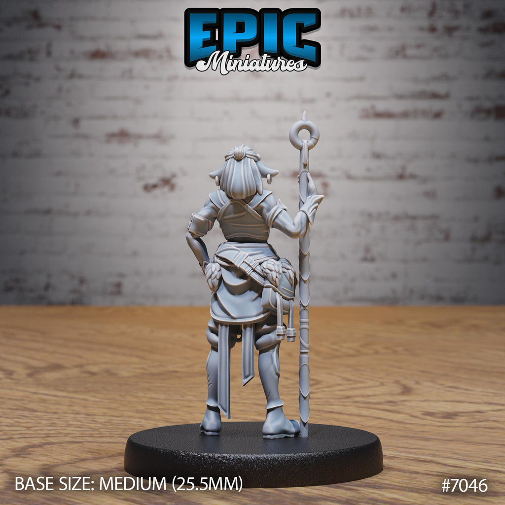 Furbolg Druid Option #7047 front DND miniature Giants & Dwarfs 16k resin